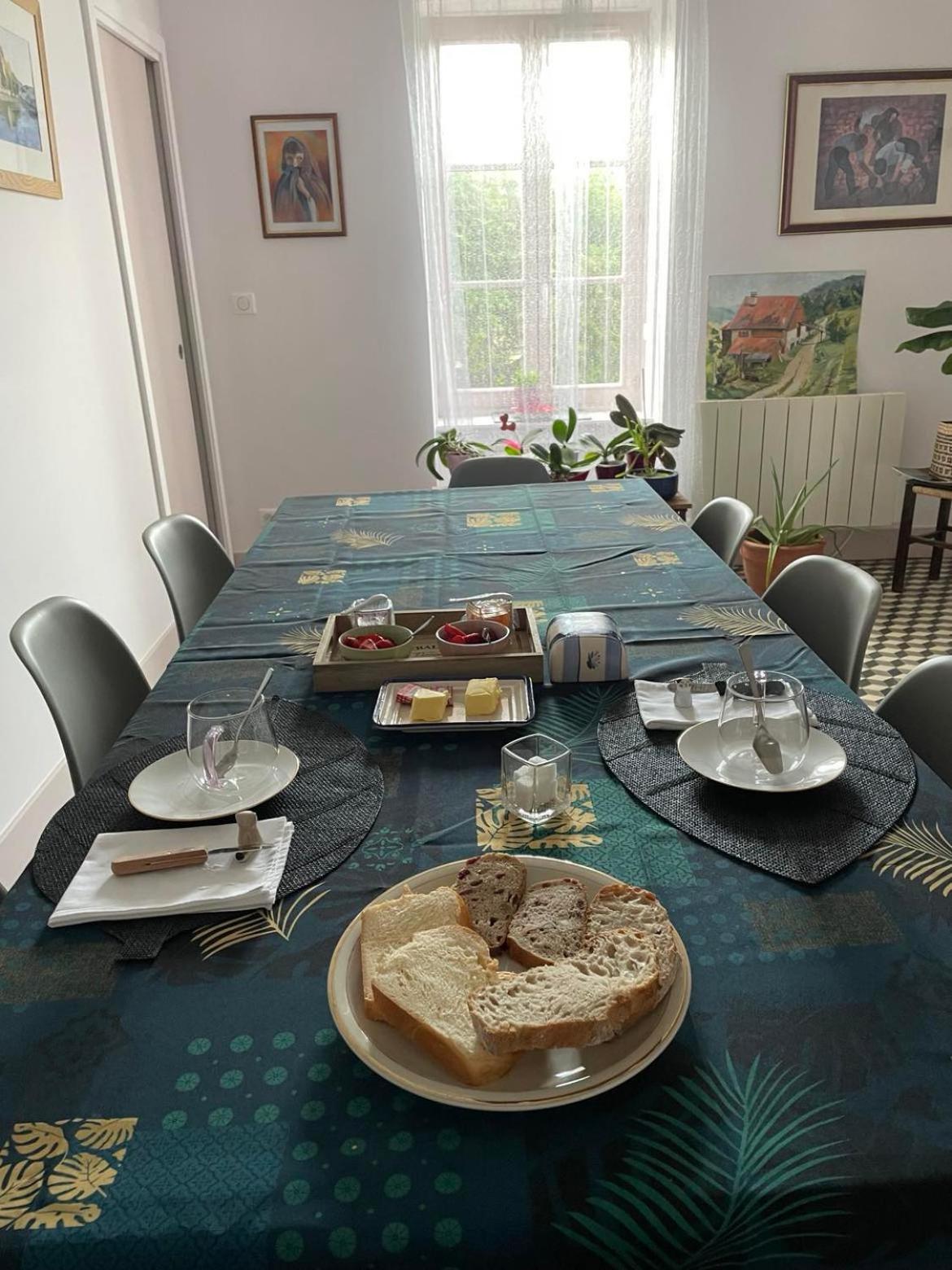 Les Agapanthes Bed & Breakfast Vaux-en-Beaujolais Eksteriør bilde